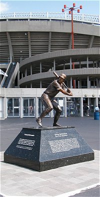 Photo of George Brett statue at Kauffman Stadium